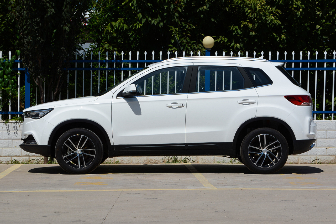 2017款奔腾X40 1.6L自动豪华型