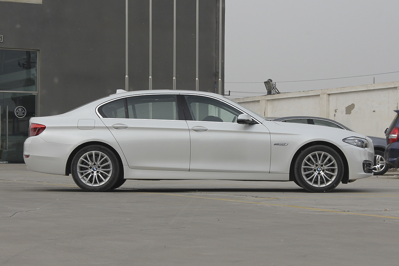 2017款宝马5系525Li 2.0T自动豪华设计套装 