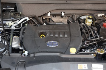 2017款奔腾X80 2.0L自动精英型