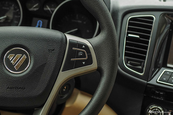 2016款萨瓦纳2.0T手动四驱汽油豪华版5座