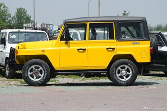 2016款BJ 212 2.0L手动方门四驱豪华型 国V