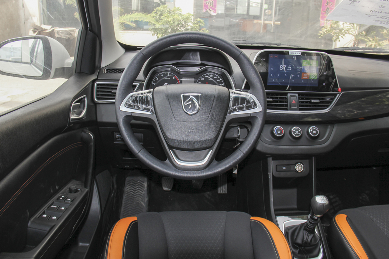 2017款宝骏310 1.5L手动舒适型