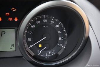 2017款丰田霸道4000 TX-L 7座中东版