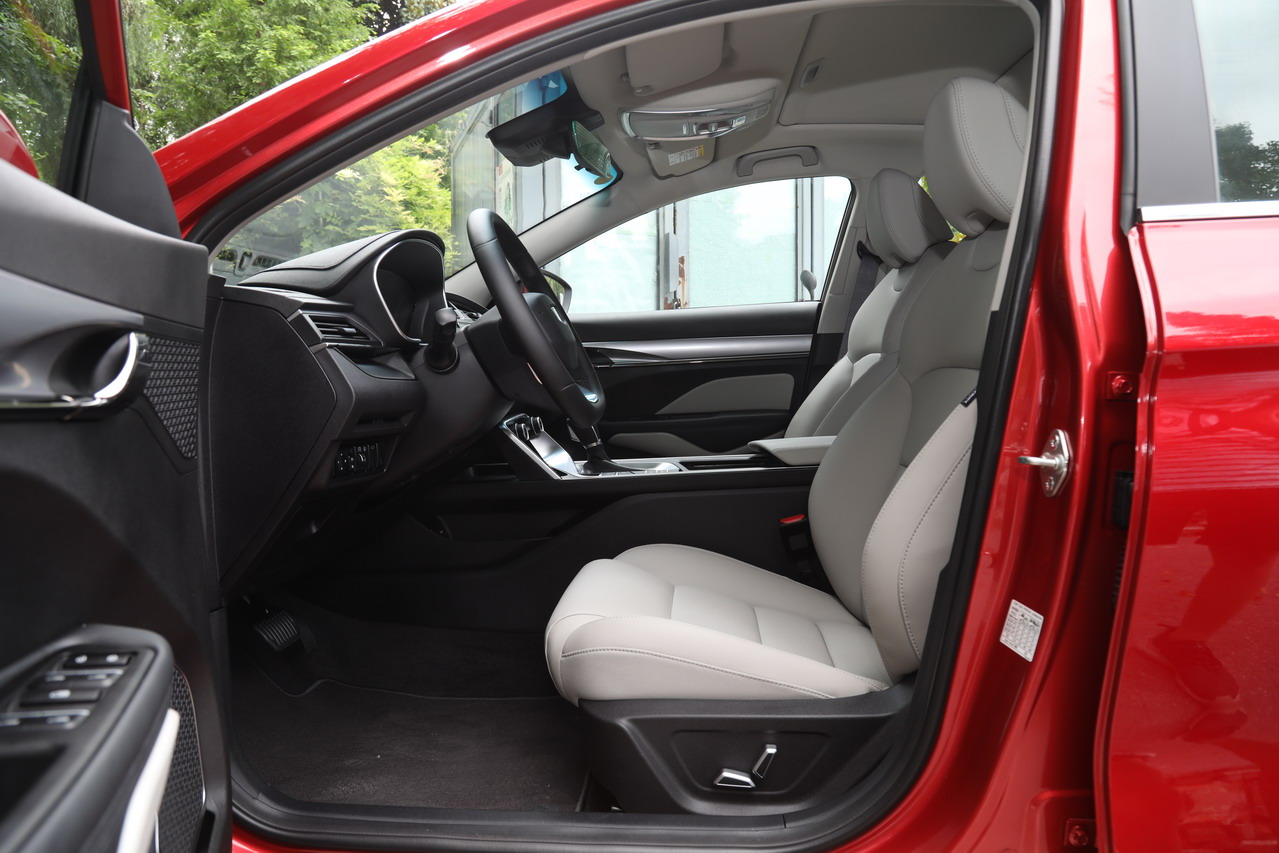 2018款吉利缤瑞1.0T自动缤耀版200T 