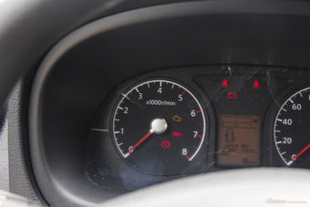 2014款启辰R30 1.2L手动尊享版