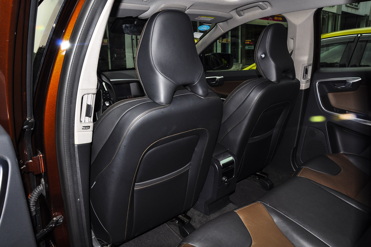 2016款沃尔沃XC60 2.0T自动 T5 AWD智驭版