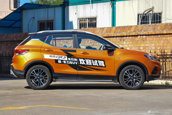 2016款东南DX3 1.5L手动旗舰型