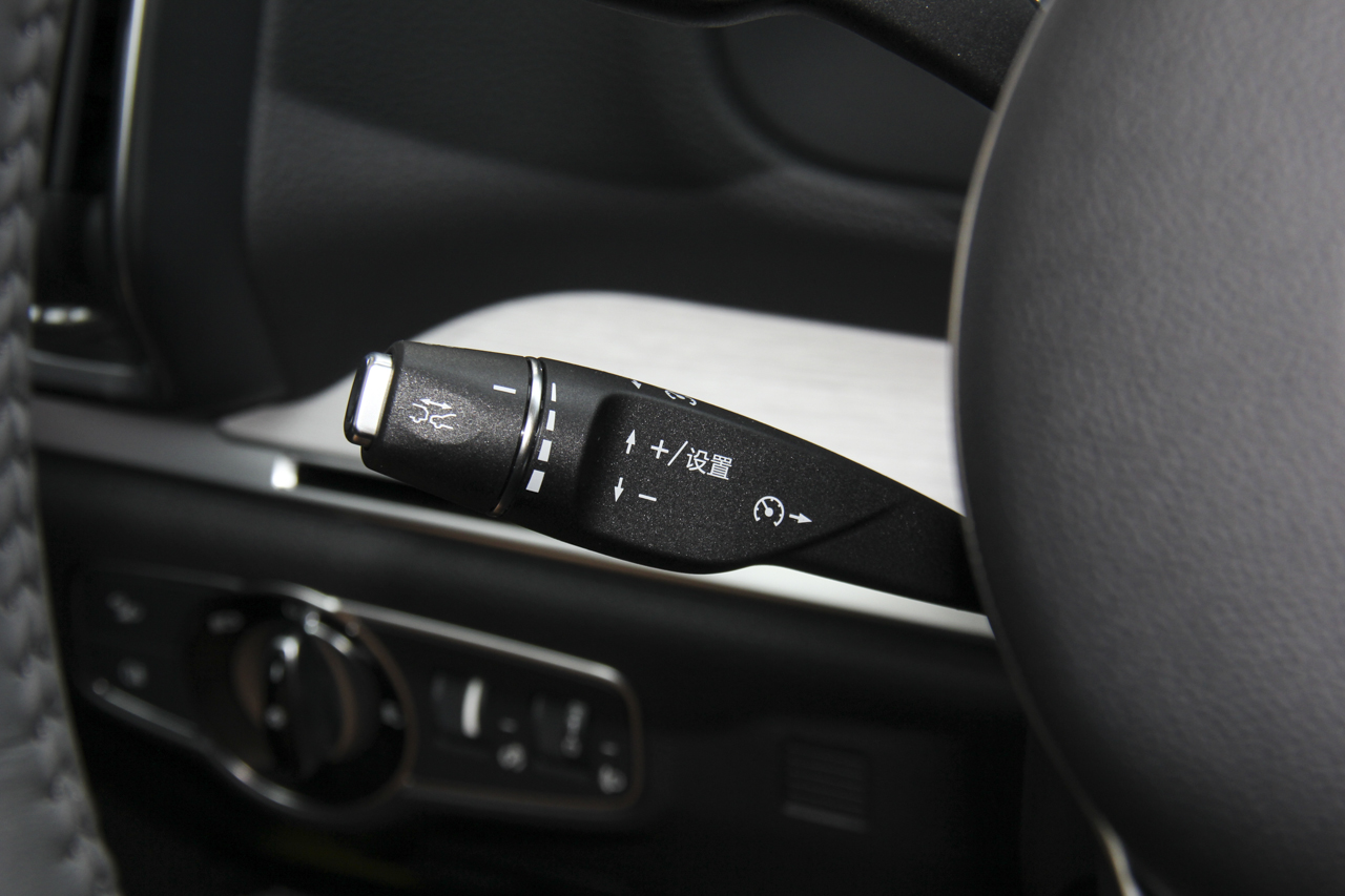 2018款比亚迪唐新能源2.0T全时四驱智联创享型7座