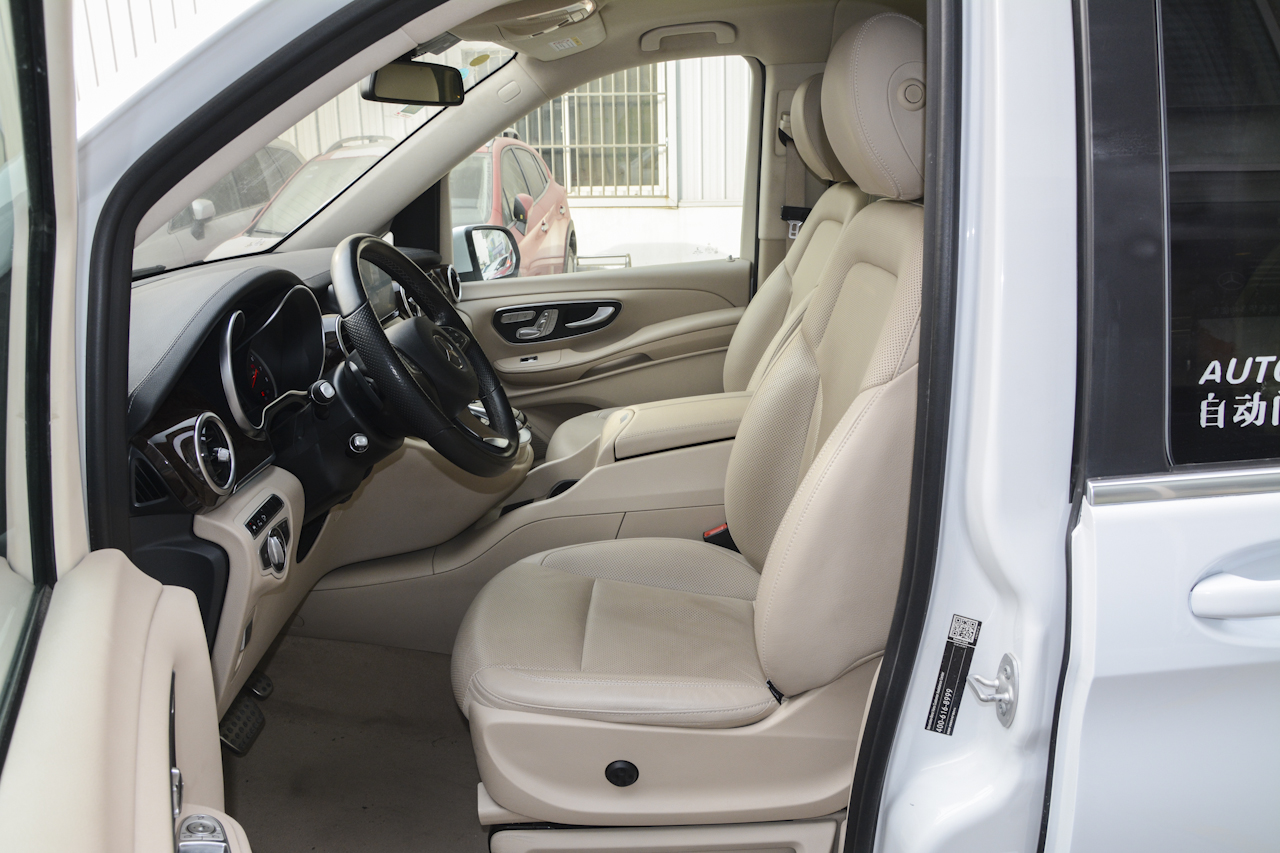 2017款奔驰V级 V 260 尊贵版