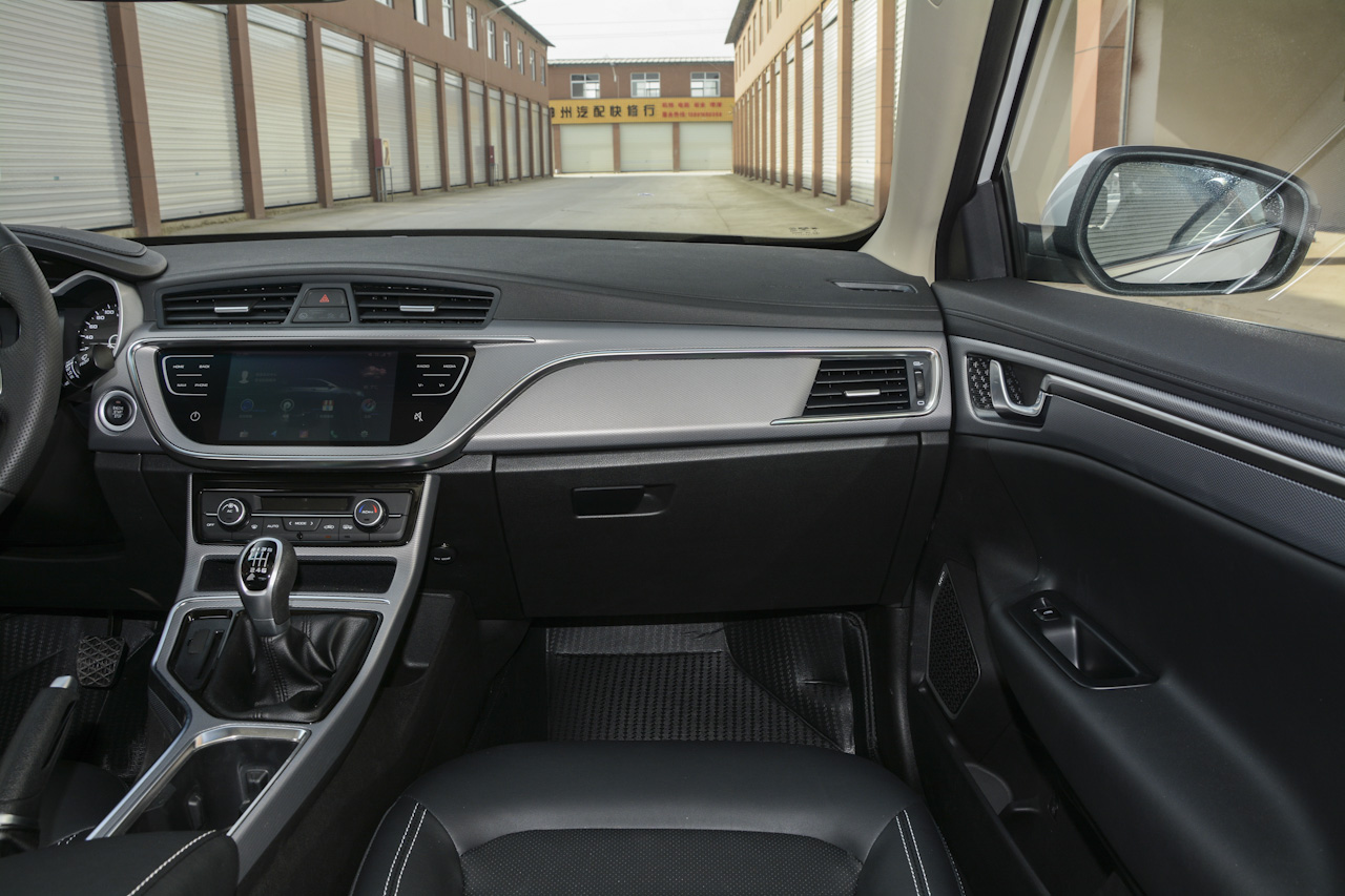 2018款吉利帝豪GL 1.8L手动精英智联型