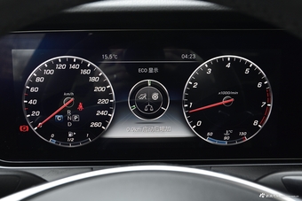 2018款奔驰E级改款2.0T自动 300L 运动豪华型