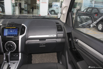 2017款五十铃mu-X 2.5T自动四驱尊享型7座