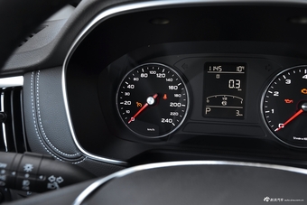 2018款荣威RX5 1.5T 20T自动两驱Ali智联网铂金版