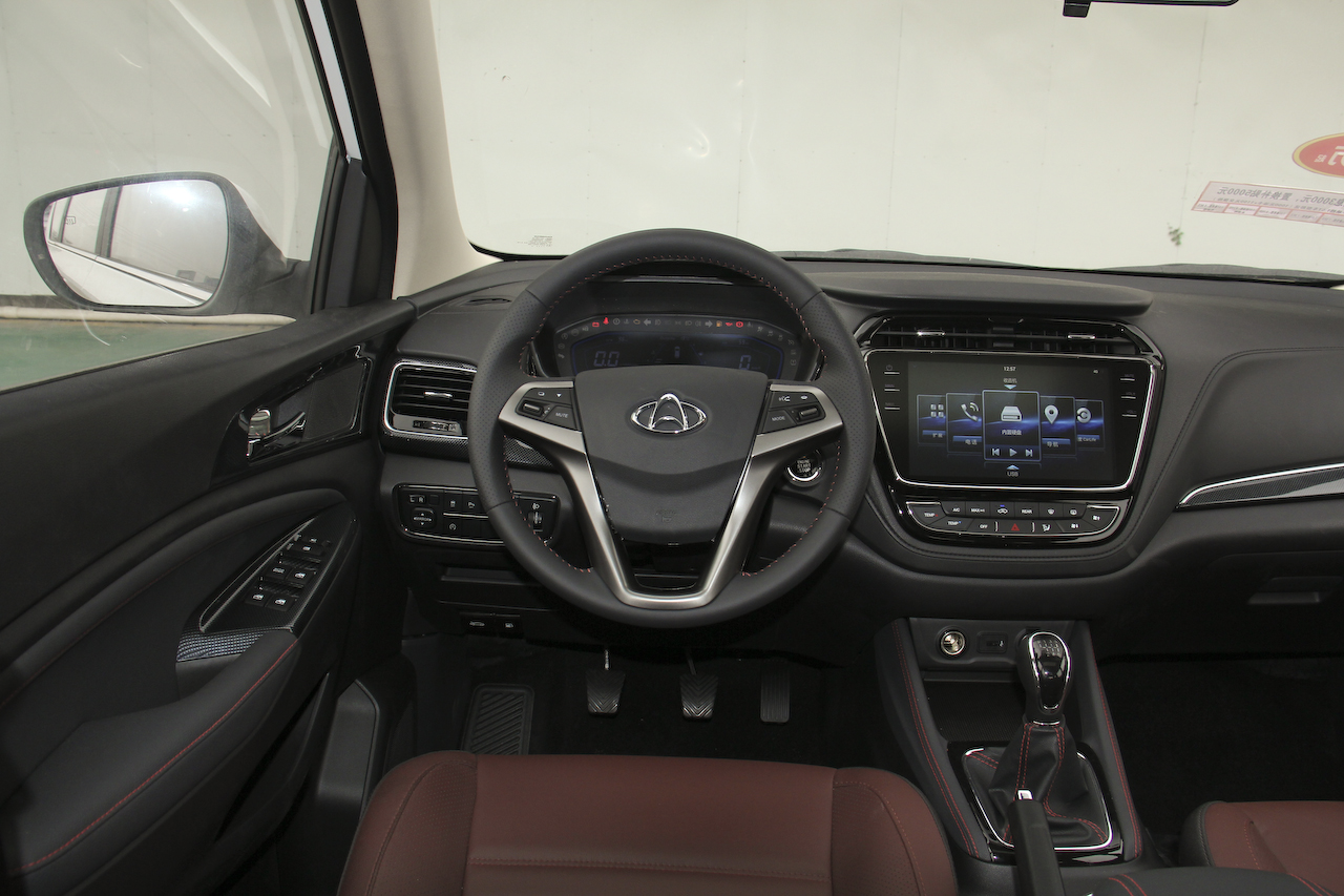 2017款长安欧尚A800 1.5T手动豪享型