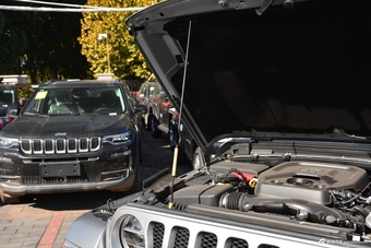 2018款牧马人2.0T自动四门撒哈拉版