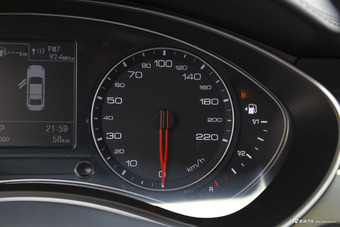 2016款众泰Z700 1.8T自动DCT尊贵型