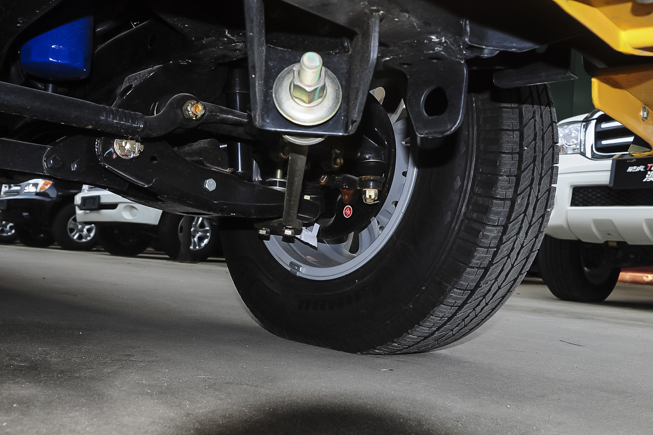 2014款瑞铃2.5T手动标准型标双排4B2-95C43