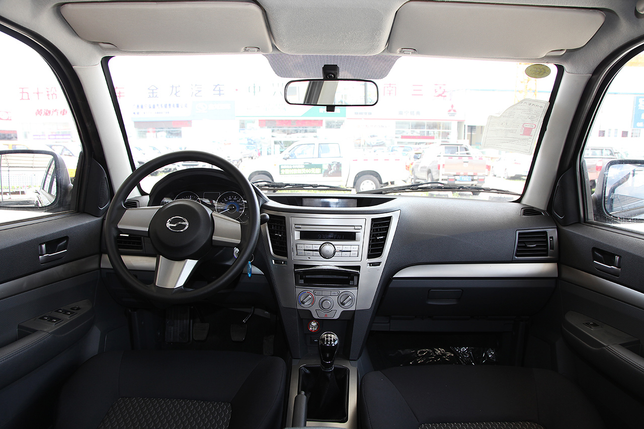 2017款小老虎2.8T手动柴油国V标准型中双排CA4D28C5-1B