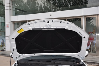 2016款吉利帝豪EV三厢精英型 白色