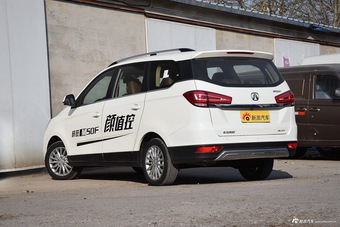 2017款北汽威旺 M50F 1.5L 手动豪华型 白色