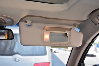 2017款宝骏560 1.5T DCT旗舰型7座