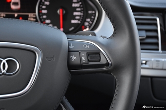 2017款奥迪A8L 4.0T自动60 TFSI quattro豪华型