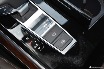 2018款奥迪A8L 3.0T自动55 TFSI quattro豪华型