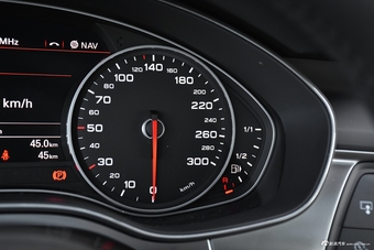 2018款奥迪A6L 30周年年型 45 TFSI quattro 豪华型