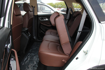 2017款宝骏560 1.5T DCT尊享型