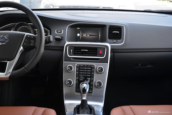 2018款沃尔沃S60L 2.0T自动T4智远版