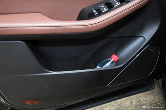 2017款宝骏560 1.5T DCT尊享型