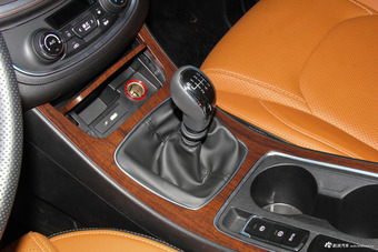 2017款宝骏560律动版1.5T手动尊享型