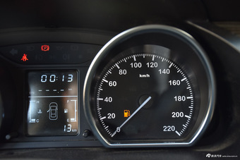 2015款众泰T600 1.5T手动豪华型 冰川白