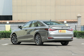 2018款雷克萨斯ES 2.5L自动300h卓越版