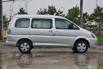 2017款东风风行菱智V3 1.5L 7座 手动标准型