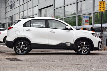 2017款风神AX4 1.6L手动潮悦型