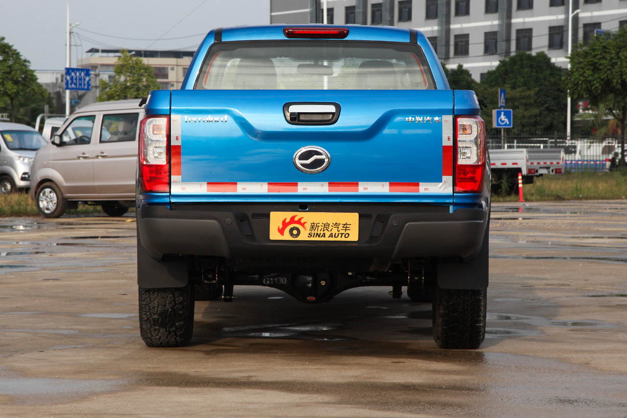 2018款领主2.5T手动柴油大双四驱超豪华型 