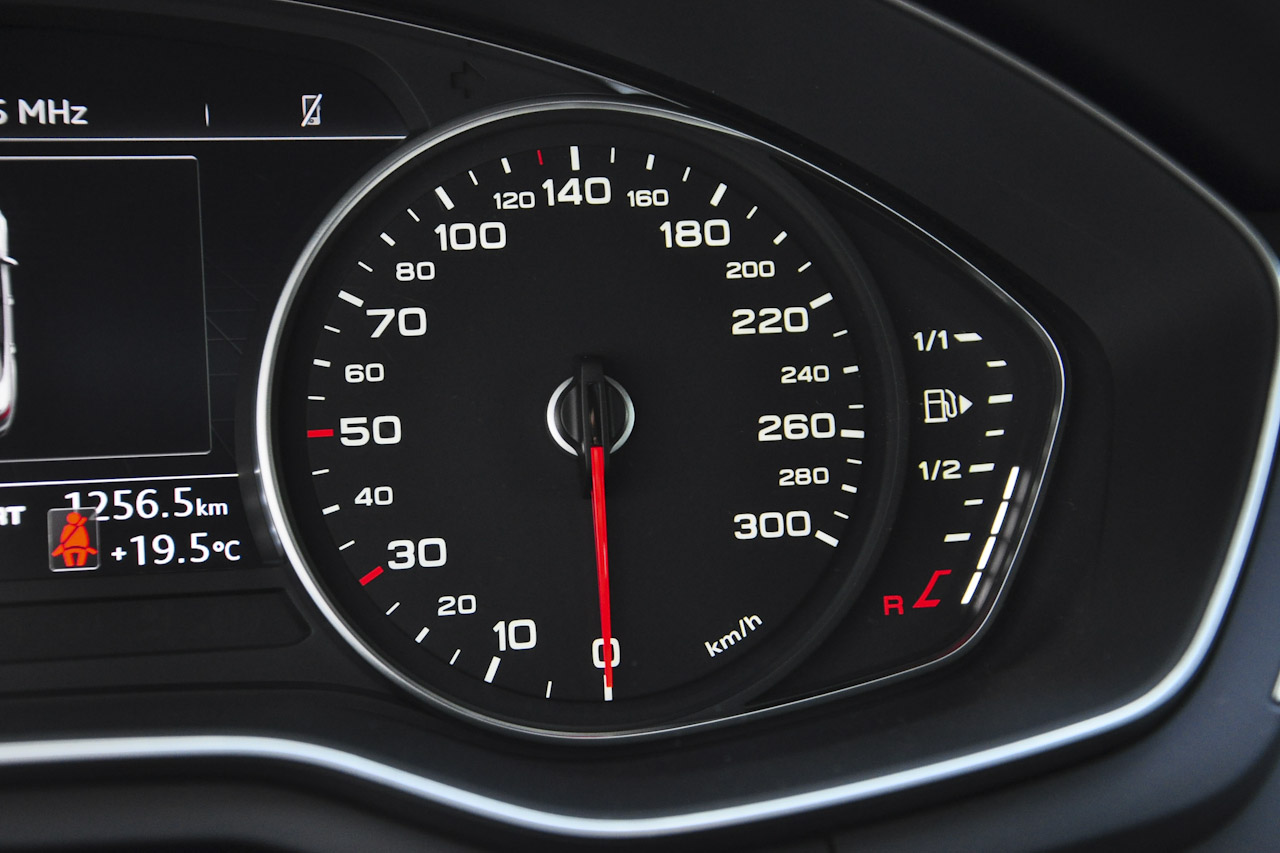 2017款奥迪A4L 2.0T自动45TFSI quattro风尚型