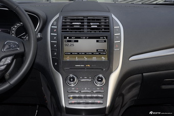 2017款林肯MKC 2.0T 两驱尊悦版（白）