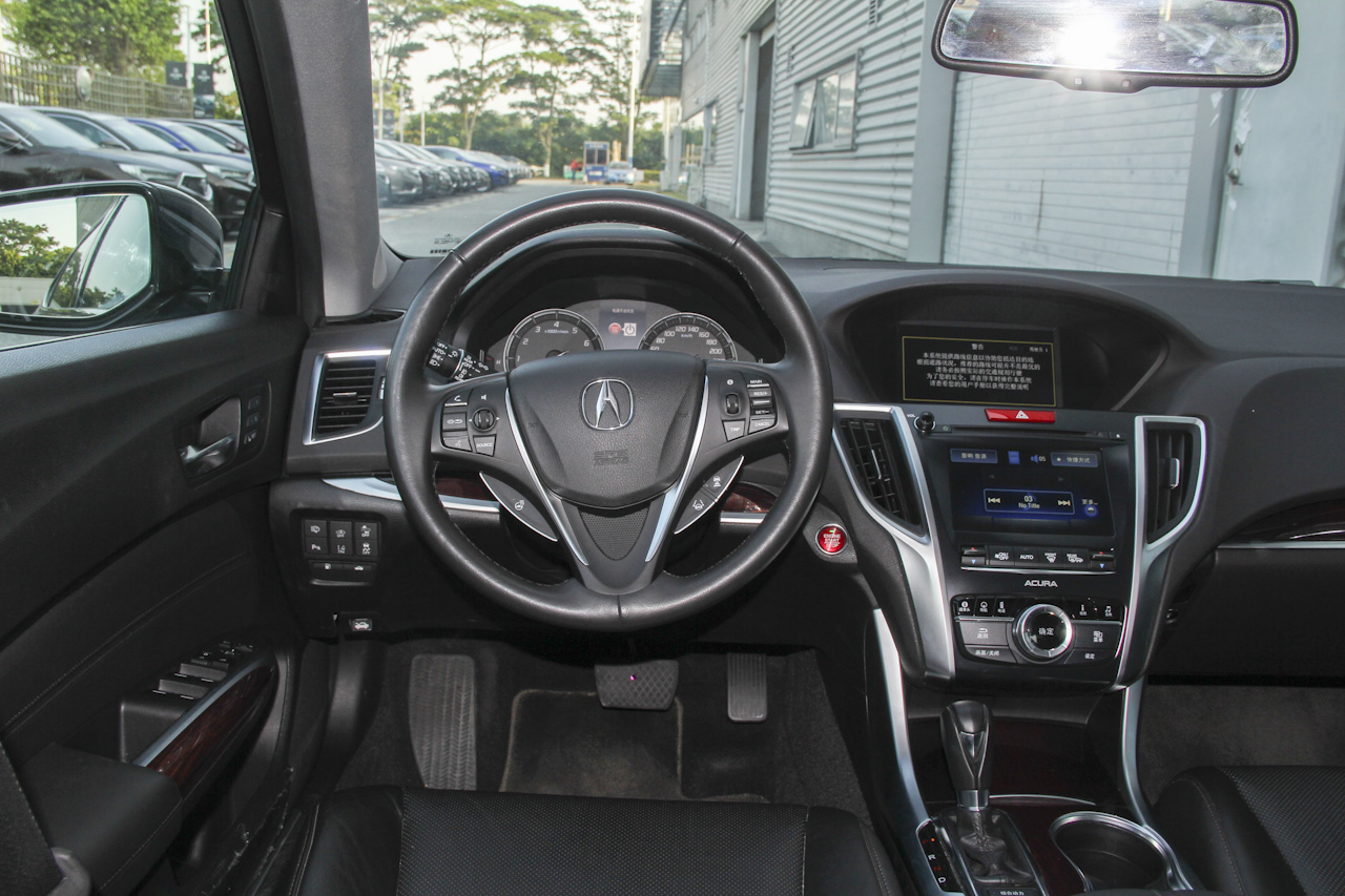2015款讴歌TLX 2.4L自动精英版