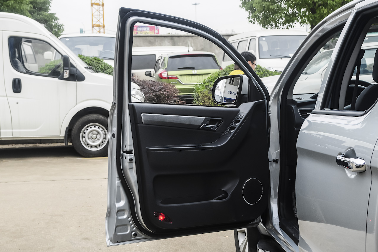 2015款帅铃T6 2.8T手动柴油进取型长轴HFC4DA1-2C