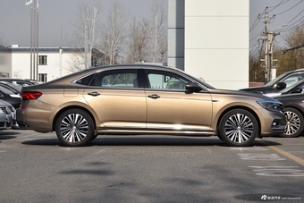 2019款帕萨特2.0T自动尊贵版380TSI 