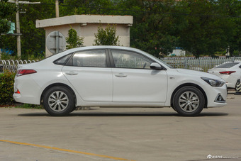 2017款悦动1.6L自动悦值版GLS