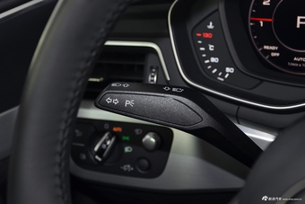 2017款奥迪A4L 2.0T自动45TFSI quattro运动型