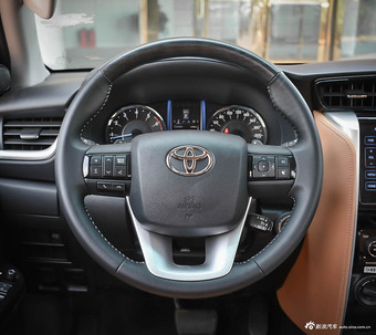 20万真正的越野车 丰田奔跑者性能秒掉同级一切SUV