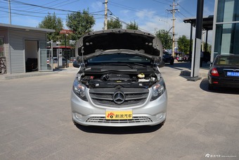 2016款奔驰威霆2.0T自动精英版 太空银