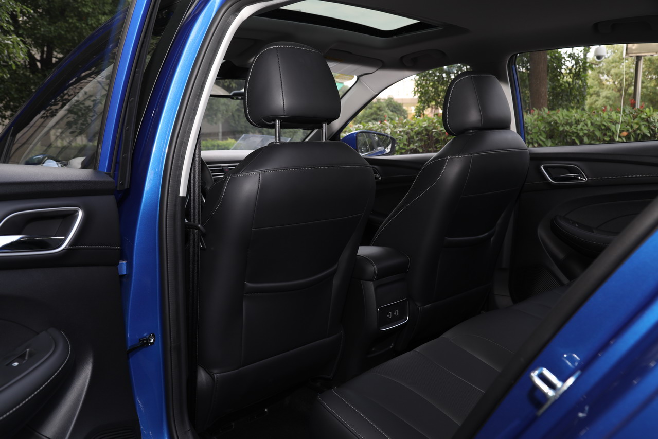 2019款荣威i5 20T自动智联网超能智尊版 