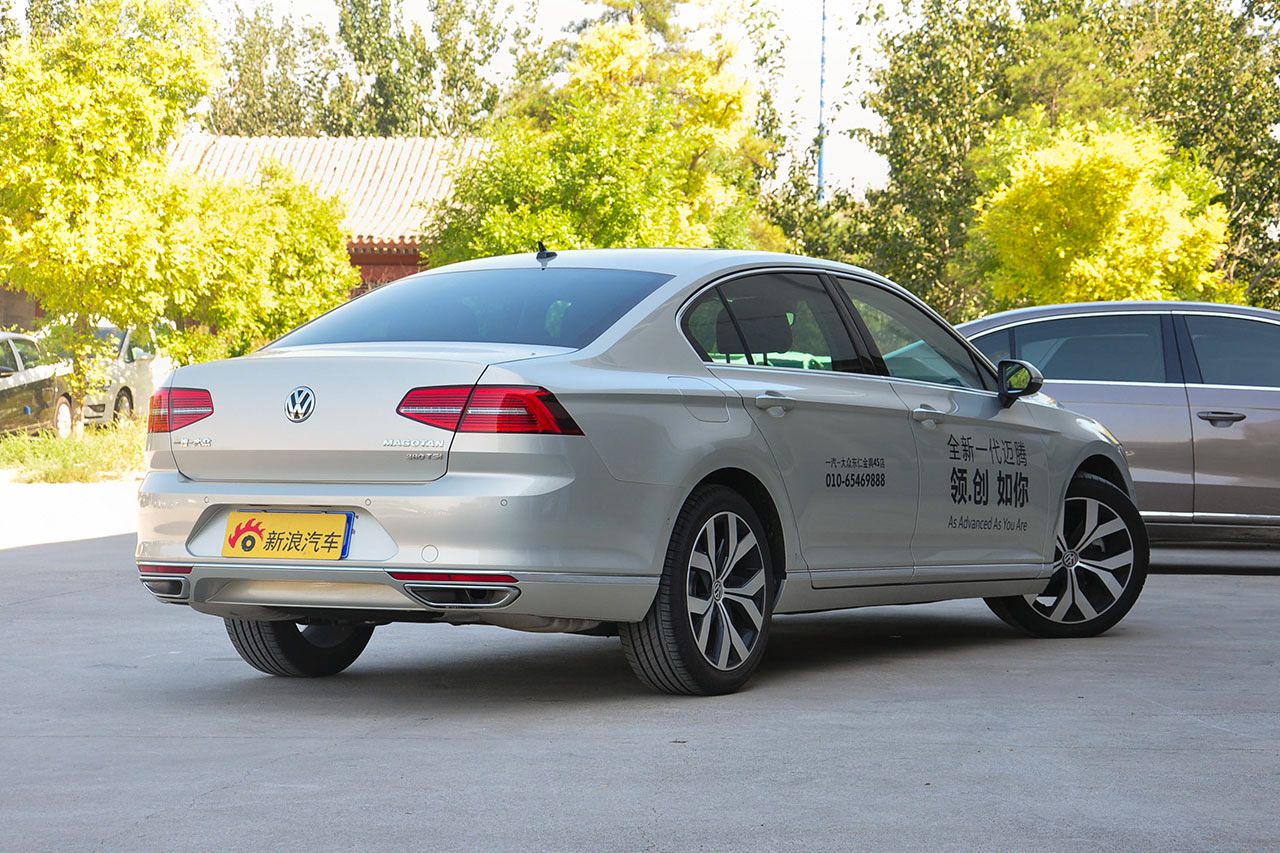 2017款迈腾2.0T自动380TSI DSG旗舰型