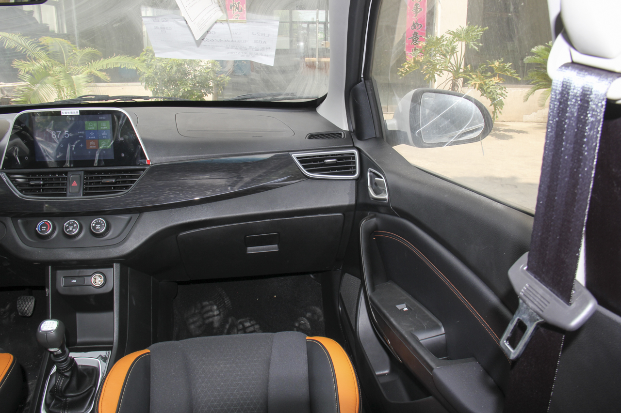 2017款宝骏310 1.5L手动舒适型