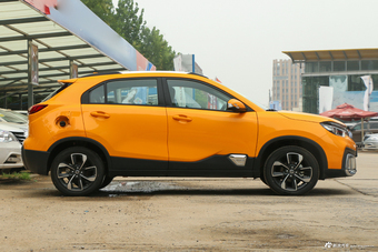 2018款风神AX4 1.6L手动潮尚型天窗版